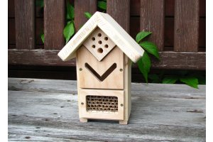 Hmyzí domek - pro včelky samotářky a další užitečný hmyz